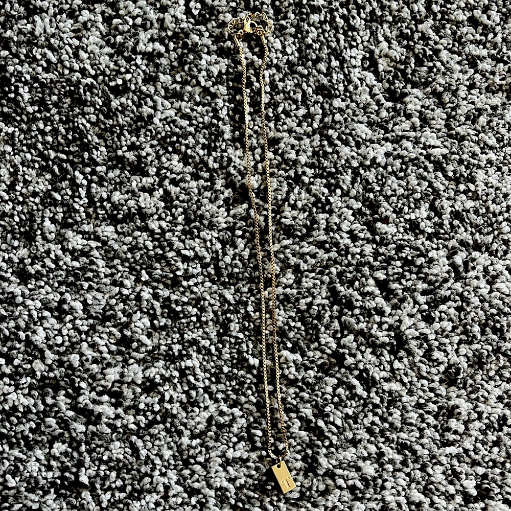 Gold T necklace